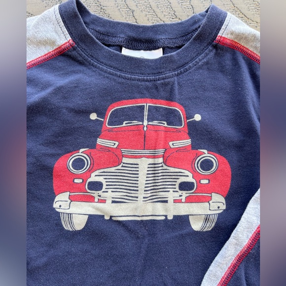 Hanna Andersson: Navy Long Sleeve Shirt w/ Red Truck Motif: Size 6-7 - Picture 3 of 5
